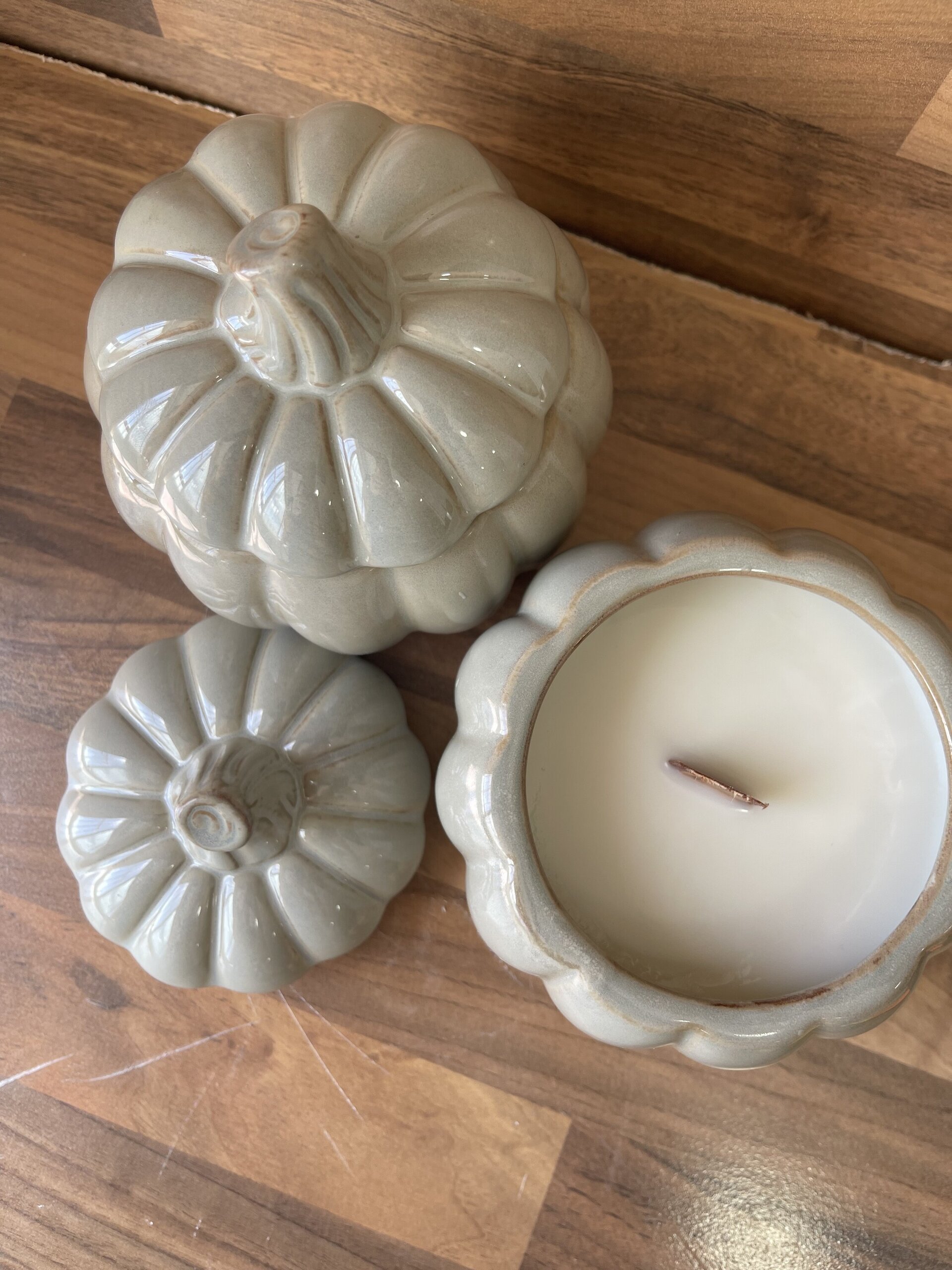 Vela edición especial pastel de calabaza GRIS. - 1